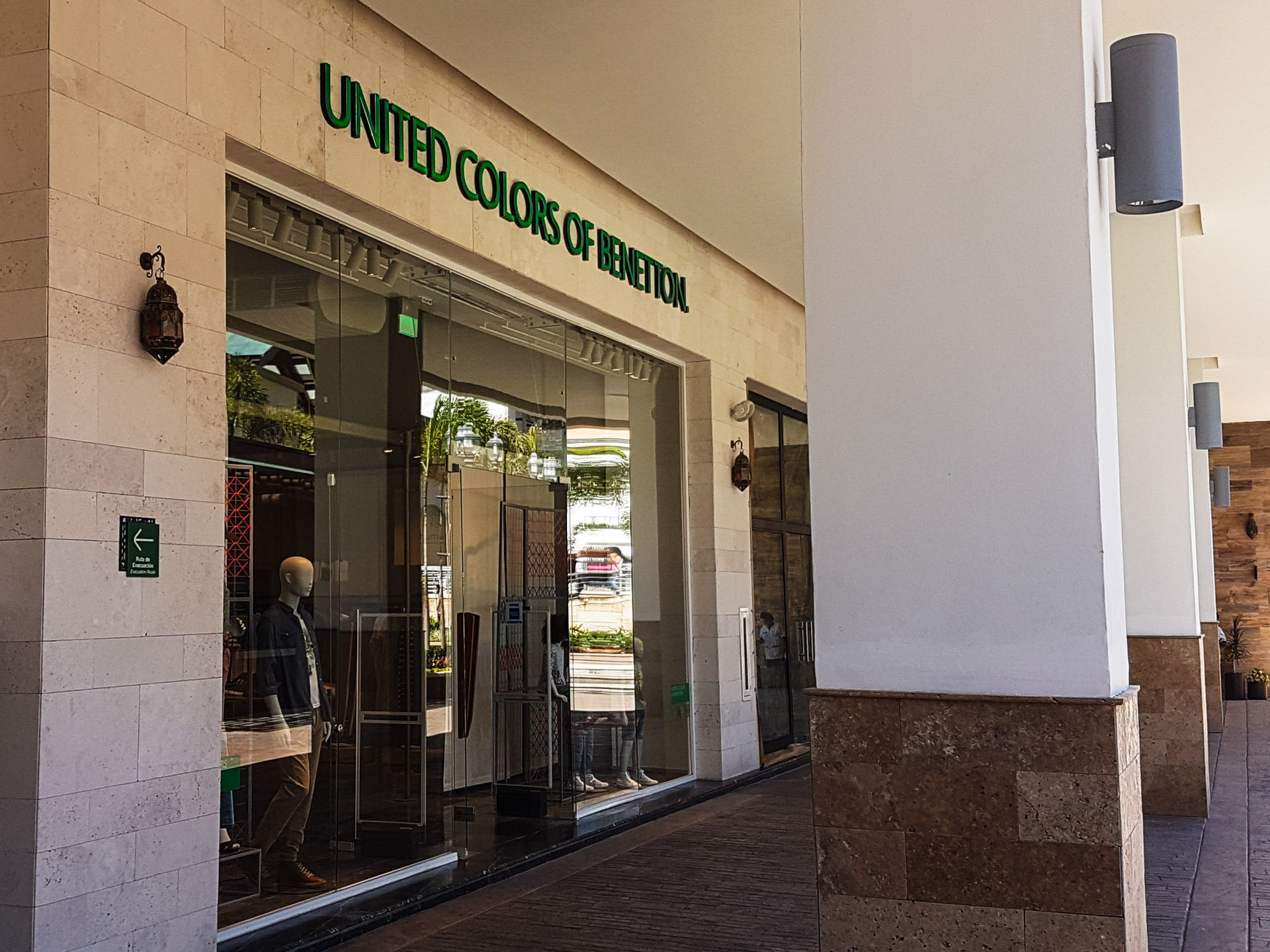 17 - La Isla Mall-21